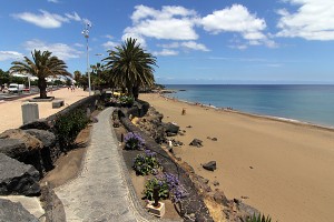 strandpromenade-puerto-del-carmen-lanzarote