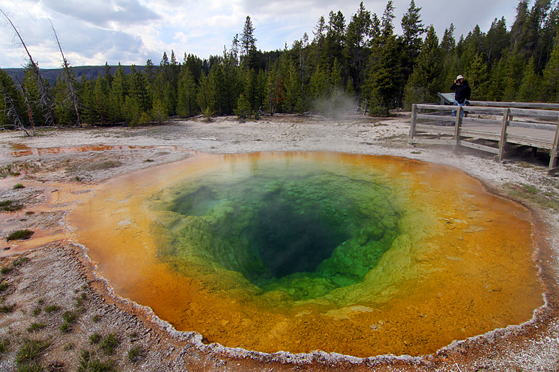 prismatic-hot-spring-yellowstone-nationalpark