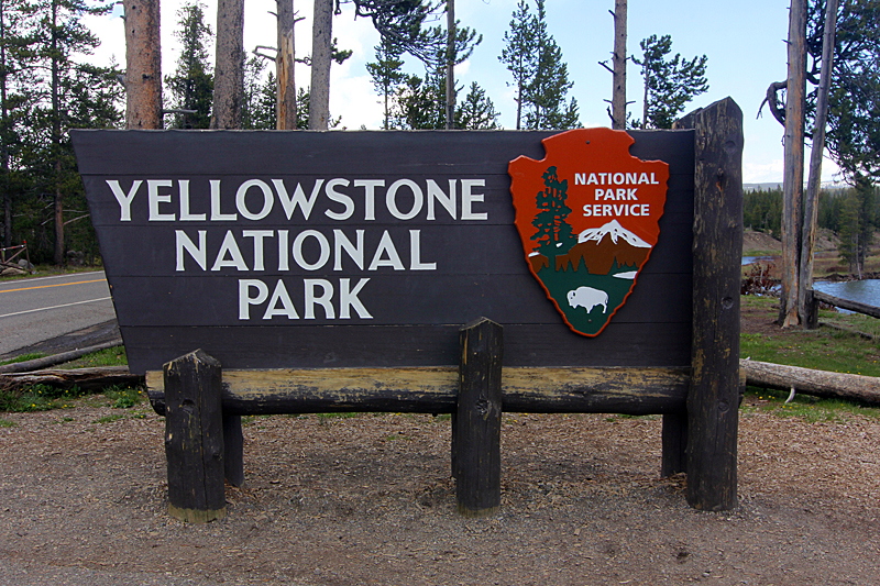 yellowstone-national-park-eingangsschild