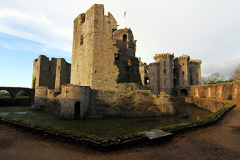 raglan-castle