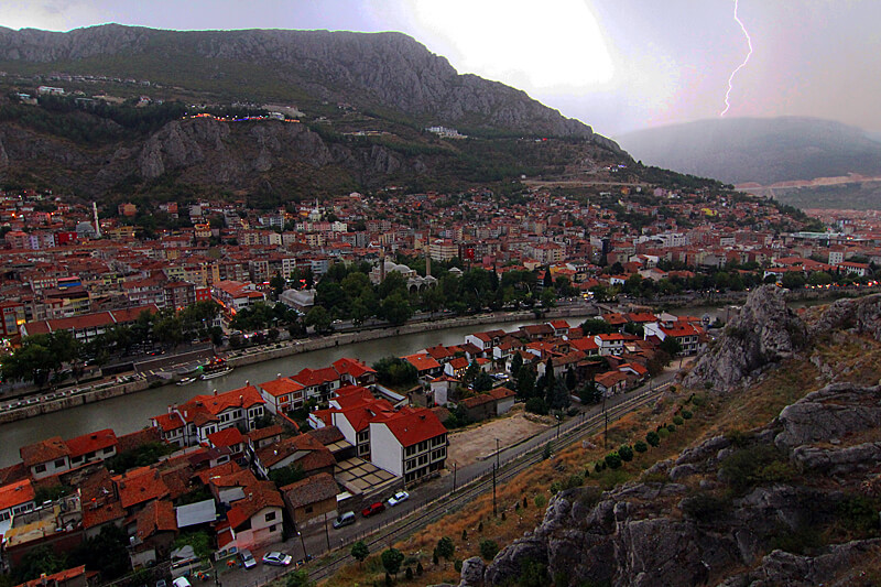 gewitter-ueber-amasya-tuerkei
