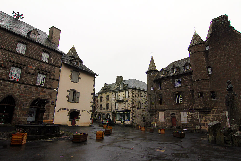 schoenste-doerfer-frankreich-salers-auvergne