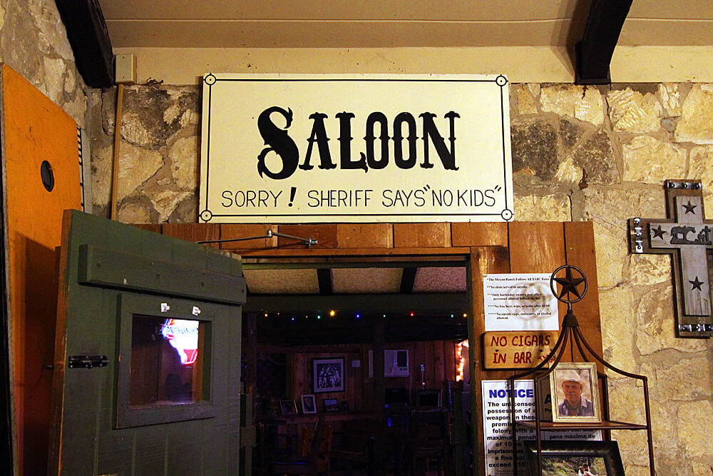 saloon-mayan-dude-ranch-bandera-texas