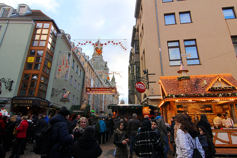 weihnachtsmarkt-an-der-frauenkirche-dresden