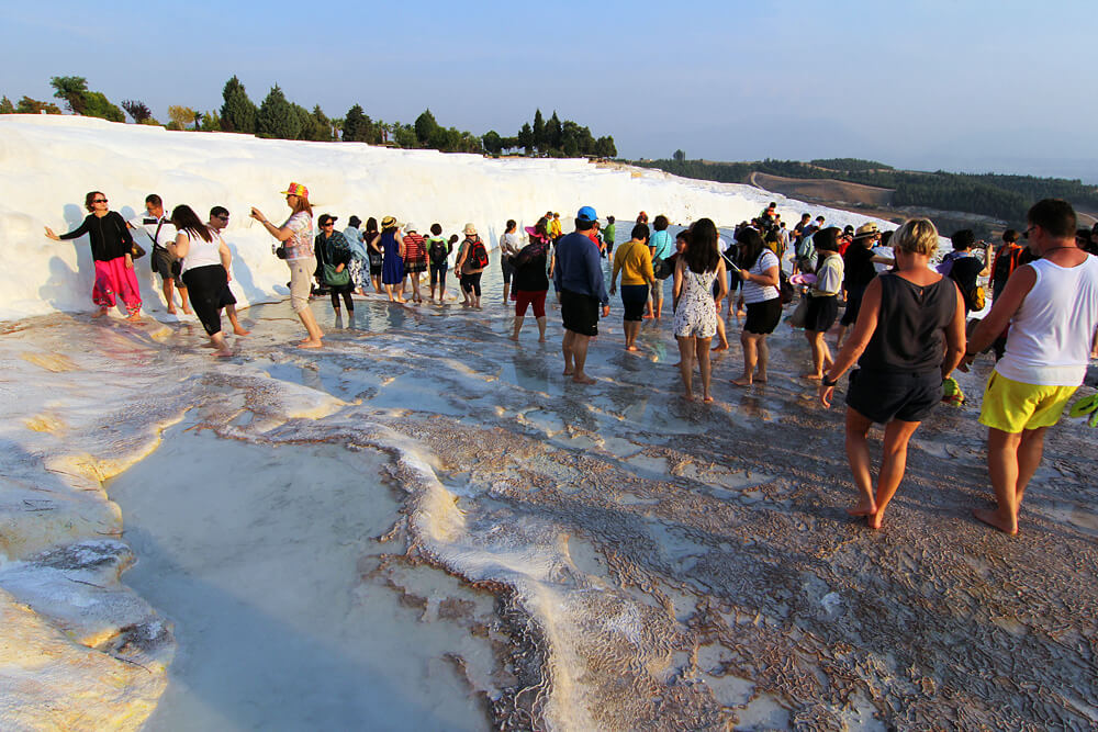 türkei-pamukkale-touristen